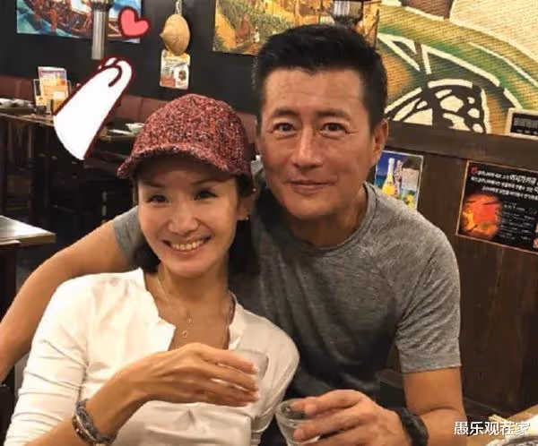 59歲高曙光慶生,小16歲嬌妻和兒子一同出鏡,萬元魚子醬當飯吃