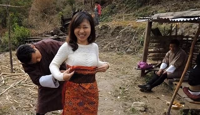 一女侍二夫的荒唐生活,記者調查後,背後原因竟讓眾人潸然淚下