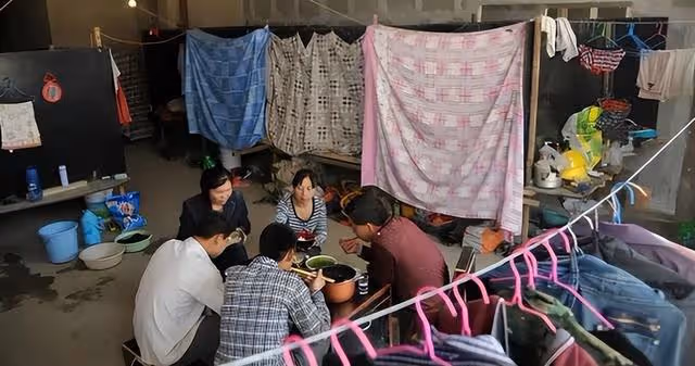 一女侍二夫的荒唐生活,記者調查後,背後原因竟讓眾人潸然淚下