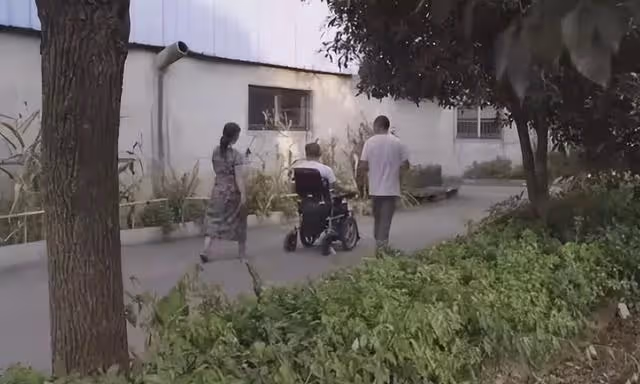 一女侍二夫的荒唐生活,記者調查後,背後原因竟讓眾人潸然淚下