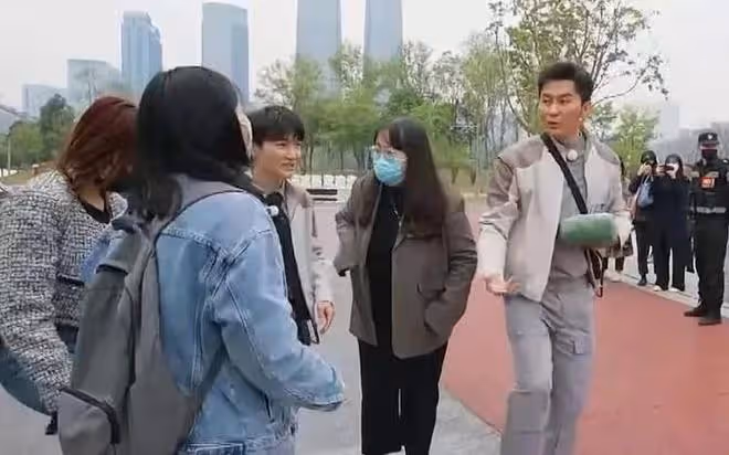 李晨「跑男」遊戲中疑不尊重女性，事後緊急道歉，評論區卻淪陷了