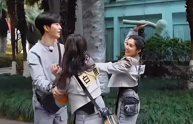 李晨「跑男」遊戲中疑不尊重女性,事後緊急道歉,評論區卻淪陷了
