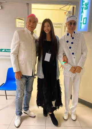 72 歲港星與小 36 歲女友曬恩愛，PO塞滿現金愛馬仕包, 網友: 都是為了錢!