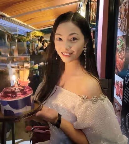 72 歲港星與小 36 歲女友曬恩愛，PO塞滿現金愛馬仕包, 網友: 都是為了錢!
