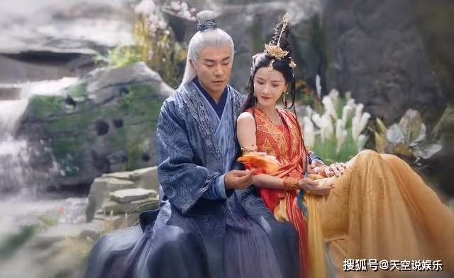 《長月燼明》早在萬年前就已隕滅的初凰，到底何時生了黎蘇蘇？