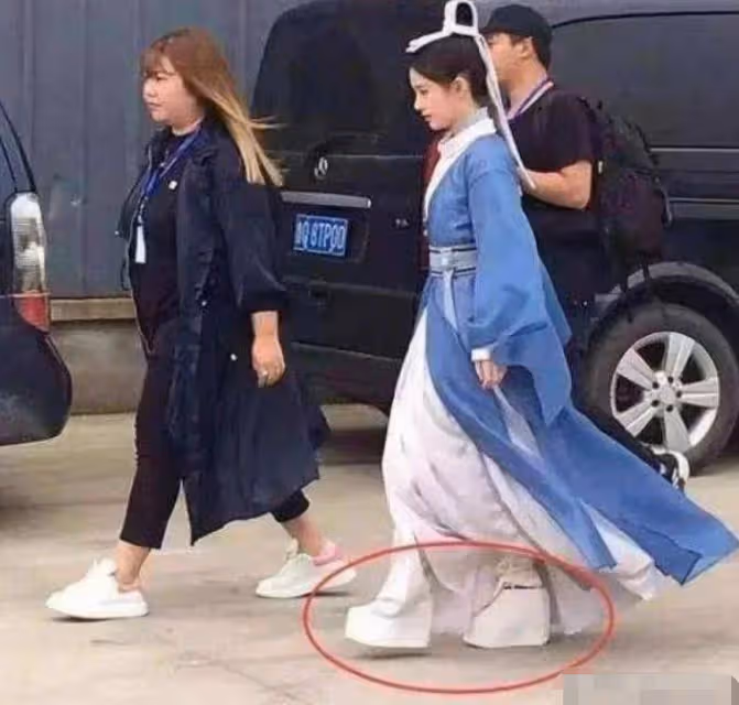 看臉貌美如花,下半身卻慘不忍睹,這3位被身材拖累的女星好慘