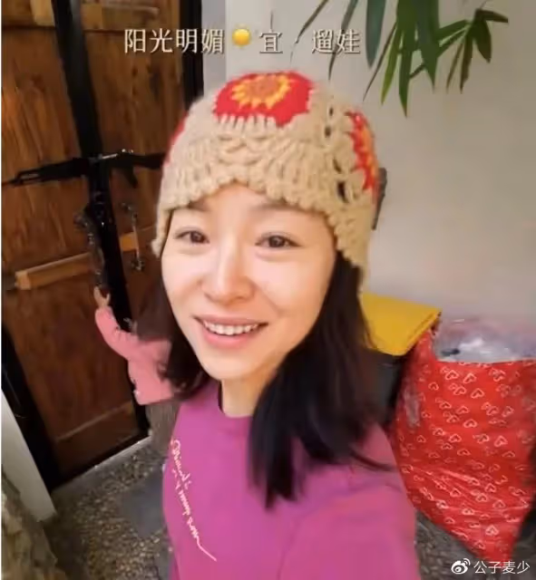 江一燕帶娃野餐!女兒首露臉,定居雲南農村,很後悔當年的事