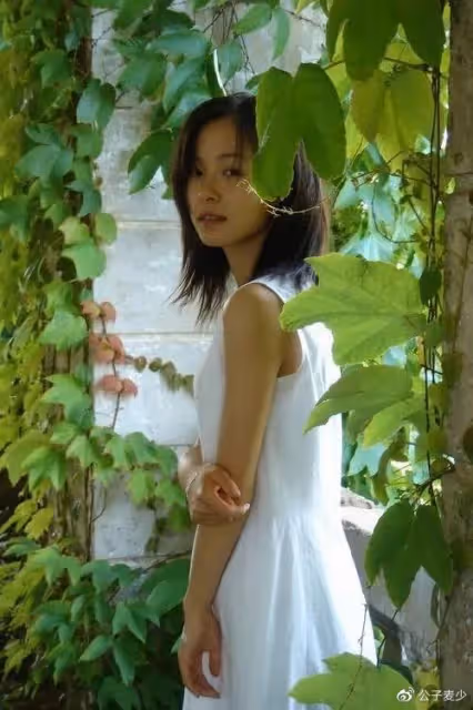 江一燕帶娃野餐!女兒首露臉,定居雲南農村,很後悔當年的事