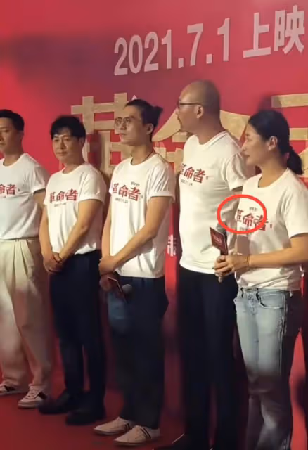 管虎梁靜香港街頭牽手,丁昱彤徹底崩潰,決意尋死,並再曝猛料