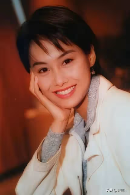 52歲朱茵現狀:住深山殘屋,開97年破車,她活成了娛樂圈李子柒