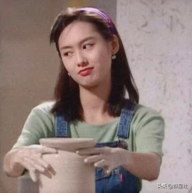 52歲朱茵現狀：住深山殘屋，開97年破車，她活成了娛樂圈李子柒