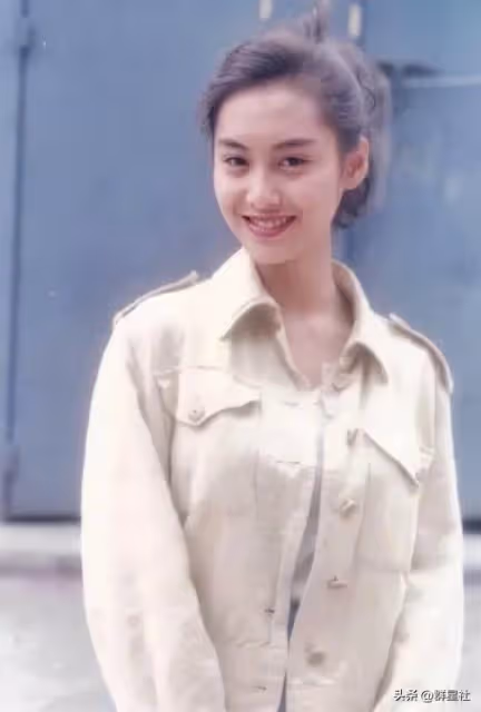 52歲朱茵現狀：住深山殘屋，開97年破車，她活成了娛樂圈李子柒