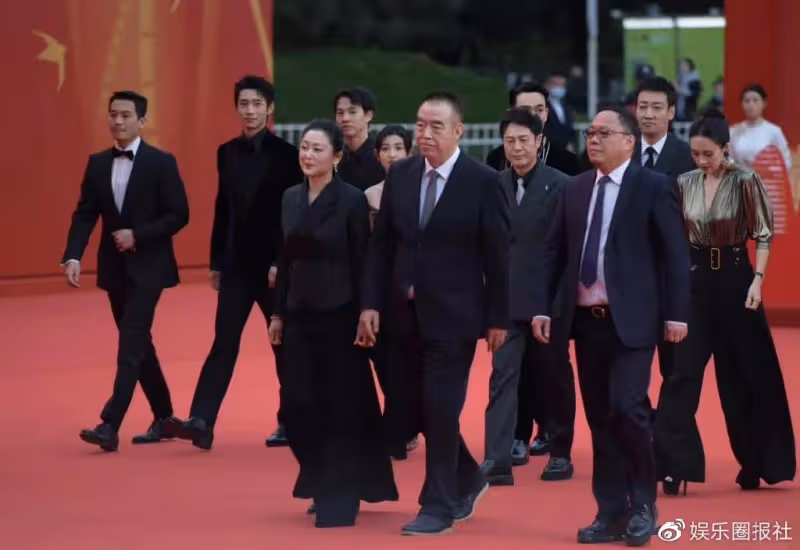 陳紅章子怡電影節較勁，相差十歲像隔輩人，全程冷臉無互動搶C位