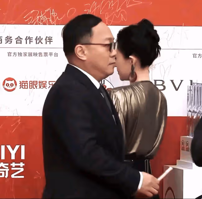 陳紅章子怡電影節較勁，相差十歲像隔輩人，全程冷臉無互動搶C位