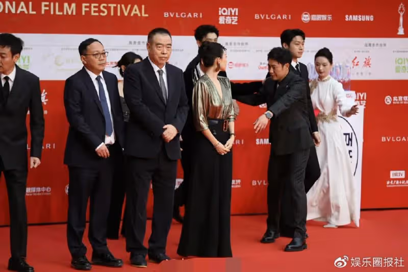 陳紅章子怡電影節較勁，相差十歲像隔輩人，全程冷臉無互動搶C位