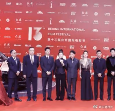 陳紅章子怡電影節較勁，相差十歲像隔輩人，全程冷臉無互動搶C位