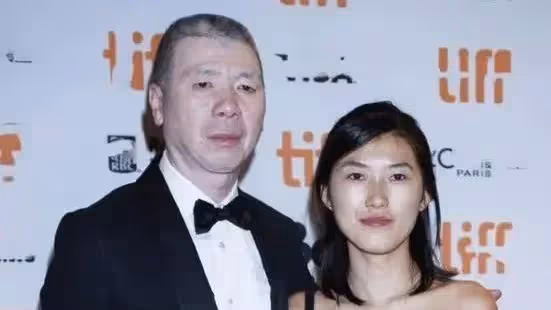馮小剛大瓜來了！徐帆收養的女兒朵朵，被曝居然是他的私生女