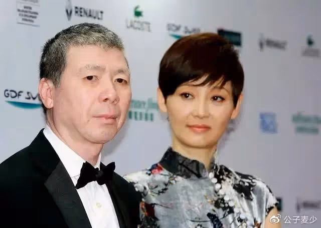 馮小剛大瓜來了！徐帆收養的女兒朵朵，被曝居然是他的私生女