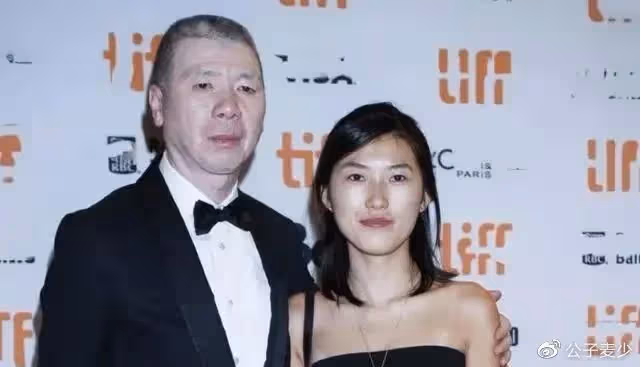 馮小剛大瓜來了！徐帆收養的女兒朵朵，被曝居然是他的私生女