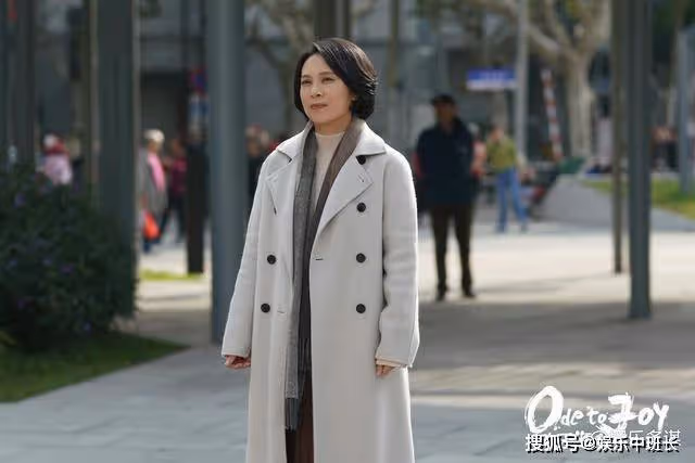 《歡樂頌4》戚牧挪用公款鋃鐺入獄,戚母意外身亡,憫鴻帶娃苦守10年