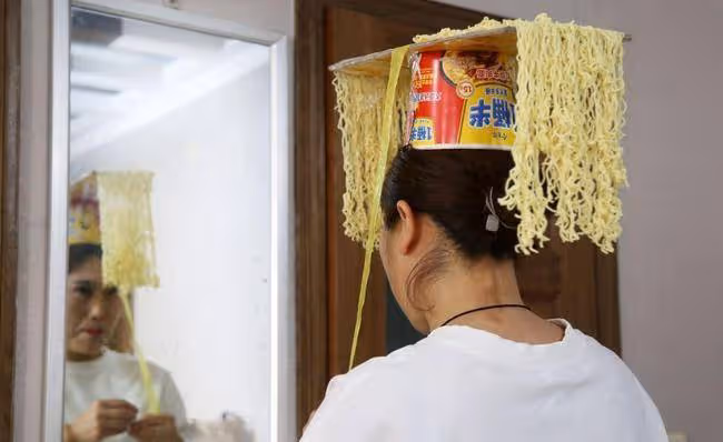43歲農村大姐,麻袋當龍袍仿「武則天」,走紅後拒絕23家公司簽約