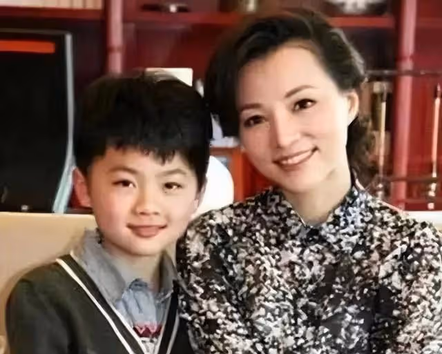 從國民女神,到銷聲匿跡,50歲董卿,不再被世界寬容