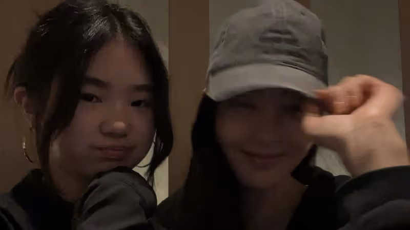 曹格前妻曬母女約會照，12歲Grace戴大耳環做美甲，和媽媽像同齡人