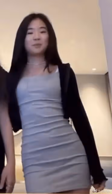 曹格前妻曬母女約會照,12歲Grace戴大耳環做美甲,和媽媽像同齡人