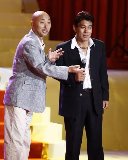 陳佩斯朱時茂時隔多年再聚首,陳佩斯祖孫三代同行,朱青陽變殘疾