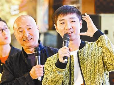 陳佩斯朱時茂時隔多年再聚首,陳佩斯祖孫三代同行,朱青陽變殘疾