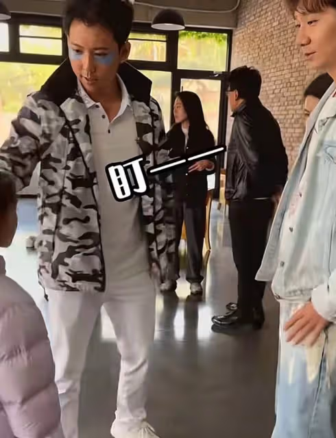 陳佩斯朱時茂時隔多年再聚首,陳佩斯祖孫三代同行,朱青陽變殘疾