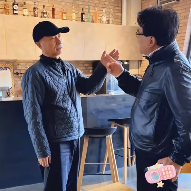 陳佩斯朱時茂時隔多年再聚首，陳佩斯祖孫三代同行，朱青陽變殘疾