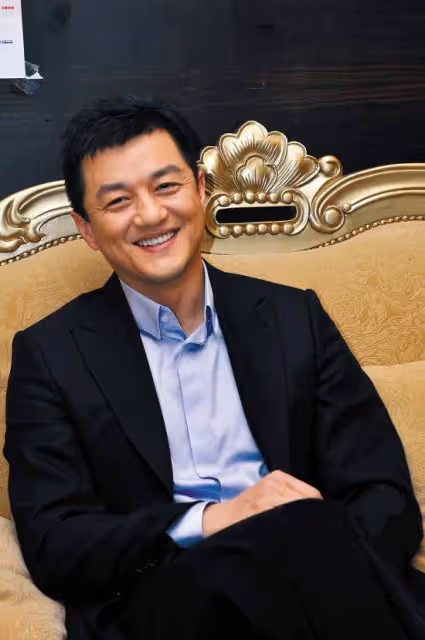再欠債4000萬?李亞鵬寧願下跪也不還錢?婚內坑慘王菲為他填窟窿