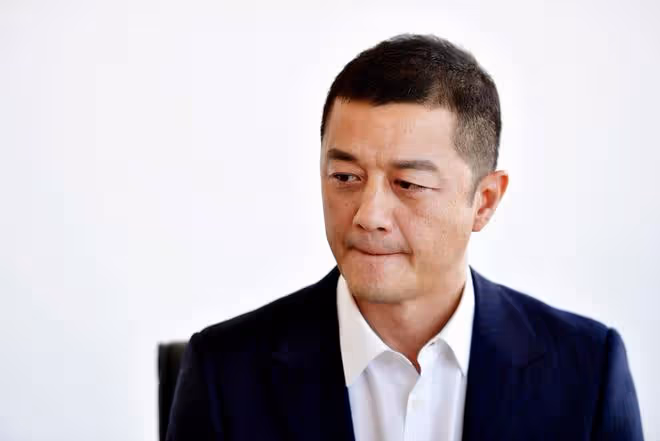 再欠債4000萬?李亞鵬寧願下跪也不還錢?婚內坑慘王菲為他填窟窿