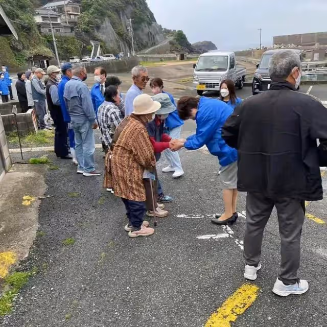 安倍昭惠公開演講助力侄子,短髮西裝精神抖擻,提起丈夫多次哽咽