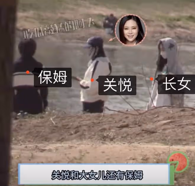 佟大為關悅帶孩子郊外度假,爸爸全程陪兒子挖土有耐心,畫面溫馨