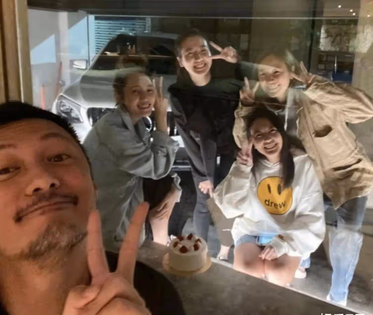 41歲攝影師夏威夷被偶遇，不惑之年男神歸位，魚尾紋也不減帥氣