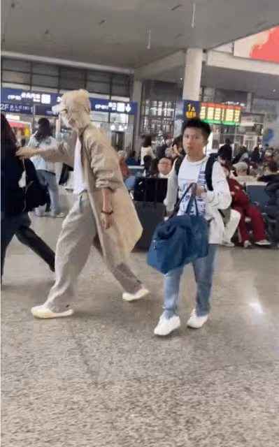謝娜發聲！對方跟拍擾亂公共秩序導致我們延誤車次，情急出手