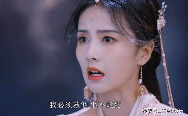 《長月燼明》就算不跳城樓，葉夕霧也會必死無疑！她早就被詛咒了