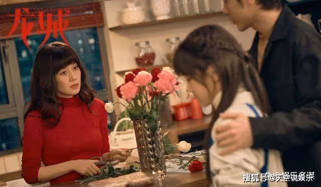 《龍城》三嬸癌症去世前，曝光西決真實身世，鄭東霓親情變愛情