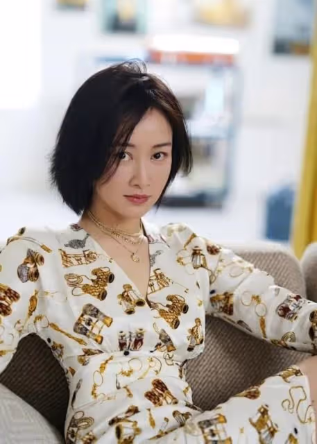 前央視主持趙子琪：兩個男人為她離婚，如今演《底線》再度翻紅