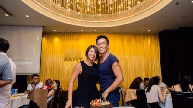 近況憔悴!58歲名港星現身內地平價麵館,二婚太太出軌今人財兩空