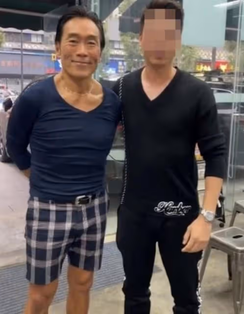 近況憔悴!58歲名港星現身內地平價麵館,二婚太太出軌今人財兩空