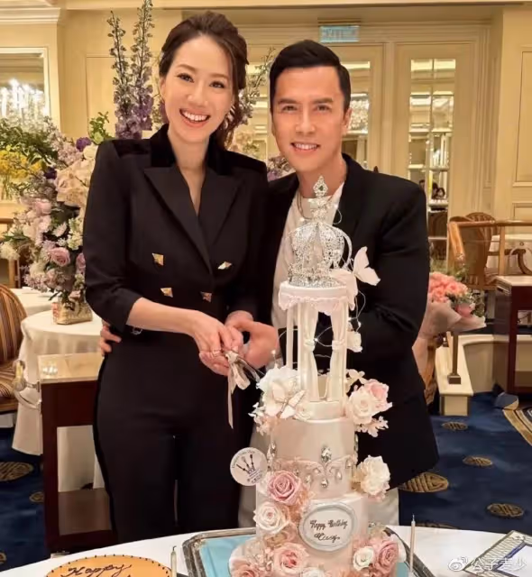 眾富豪為甄子丹愛妻慶生!關之琳好身材太搶鏡,緊摟呂良偉顯親密