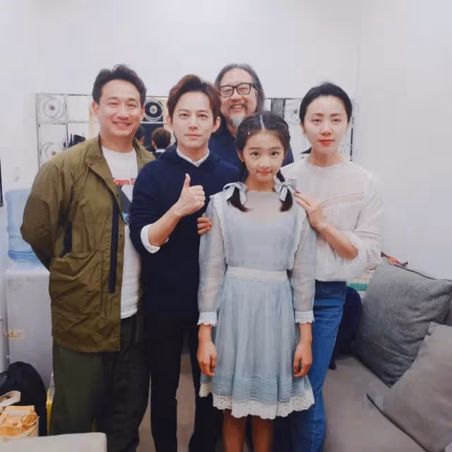 張亮官宣兒子將演話劇飾羅密歐，15歲天天變化大，越來越像爸爸