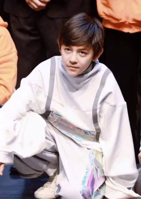 張亮官宣兒子將演話劇飾羅密歐，15歲天天變化大，越來越像爸爸