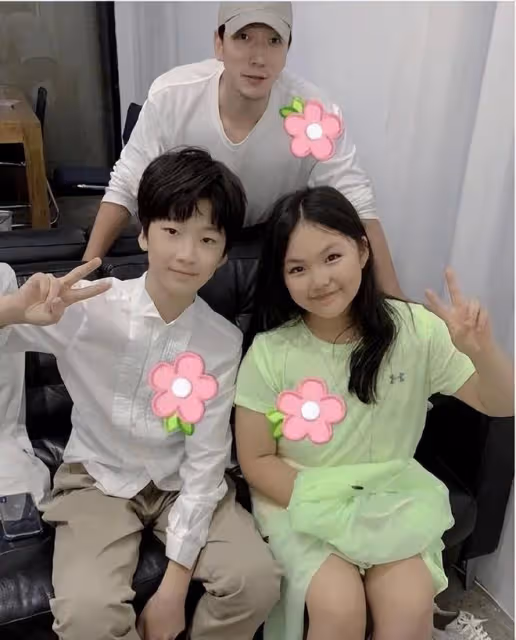張亮官宣兒子將演話劇飾羅密歐，15歲天天變化大，越來越像爸爸