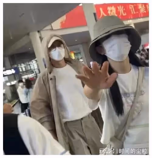 張傑謝娜助理打掉隨拍路人手機,我來斷案:各打五十大板