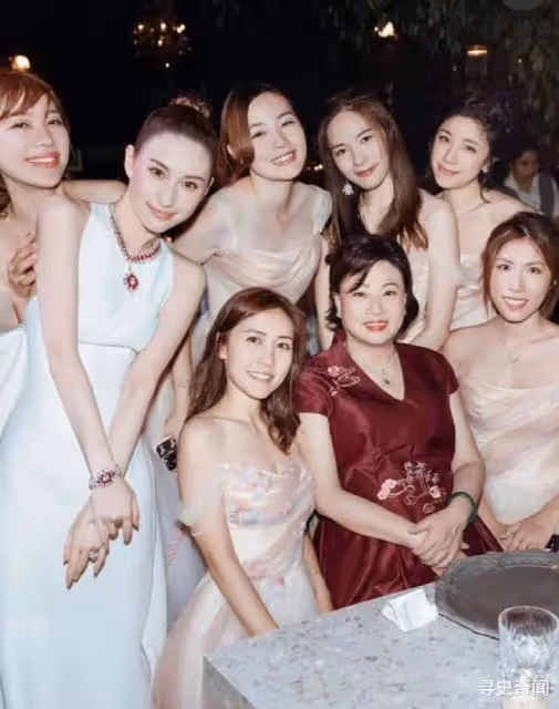 曝陳婉珍見證何超蓮幸福時很緊張,蹣跚坐飛機也堅持,獲眾伴娘疏導
