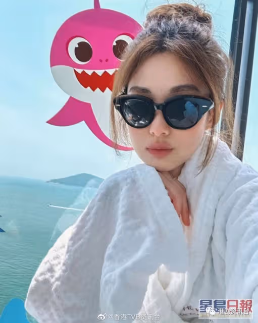 岑麗香帶囝囝去Staycation超香艷!穿浴袍打卡見一物好興奮